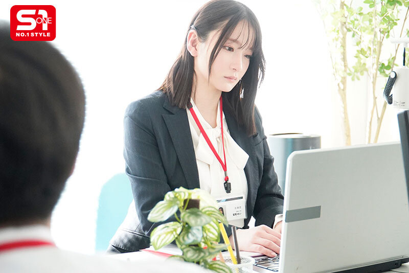 隠れ爆乳OLが今月のノルマ未達成のため本日より1週間全裸出社 私のカラダで皆様を全力ご奉仕・フォローさせていただきます。 鷲尾めい 1枚目