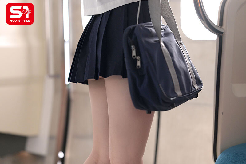 この女子学生、純粋そうに見えて中年教師に恋し、痴●師（他人）にも即沼る。 新木希空 2枚目