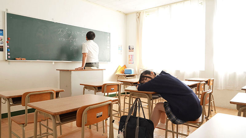 ねっとりベロチューと乳首舐めで誘惑 涎だらだら淫舌フェラで教師を沼らせる痴女J系 倉木しおり 1枚目