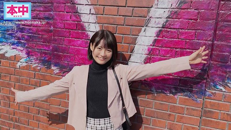 いつも可愛いと思っていたカフェ店員をダメ元でデートに誘ったら困り顔しながらも笑ってOKしてくれて、日帰りデートのはずだったけど、ホテルに連れ込んだら、急にエッチで積極的になってきて、朝までめちゃくちゃ中出ししまくった。 東條なつ 1枚目